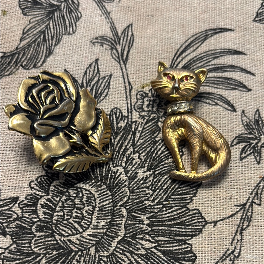 Vintage Gold Rose And Cat Brooches 14$